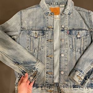 Levi’s Original Trucker Denim Jacket (Medium Wash)